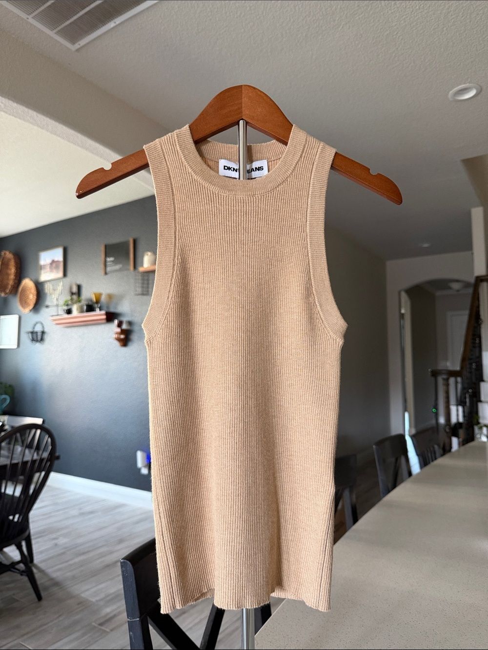 NWOT DKNY Sleeveless Tank Top Crew Neck Earthy Ribbed Viscose XS Layering Classy